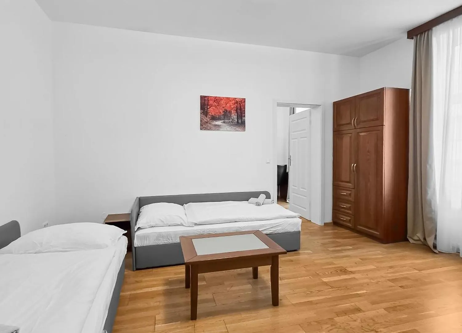 Elegant 3-Bedroom Getaway With Balcony For Groups Up To 7 Vienna Austria