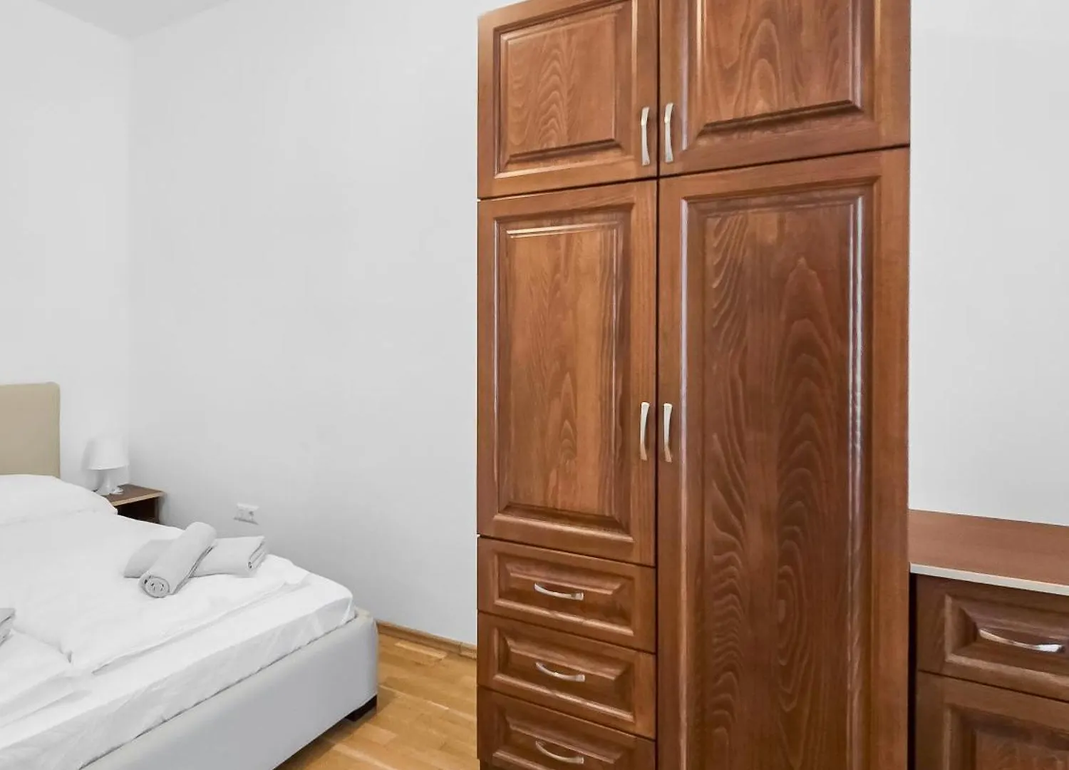 Elegant 3-Bedroom Getaway With Balcony For Groups Up To 7 Vienna Apartment