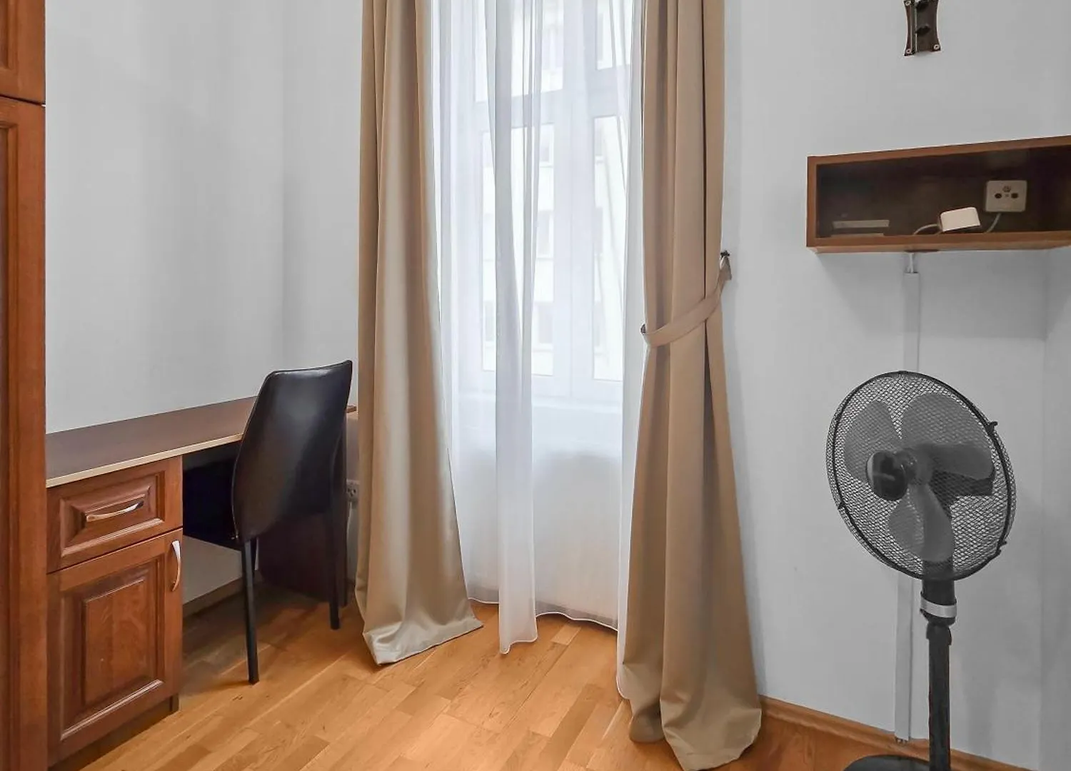 Elegant 3-Bedroom Getaway With Balcony For Groups Up To 7 Vienna Apartment