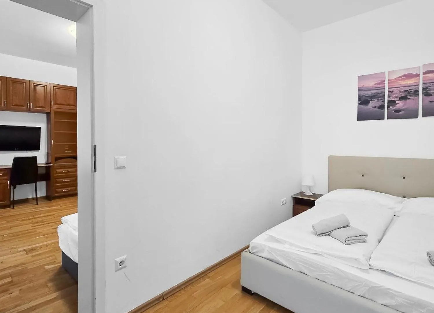 Elegant 3-Bedroom Getaway With Balcony For Groups Up To 7 Vienna