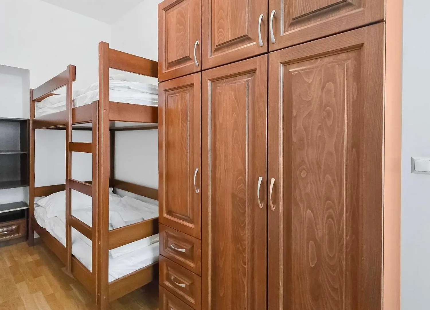 Elegant 3-Bedroom Getaway With Balcony For Groups Up To 7 Vienna