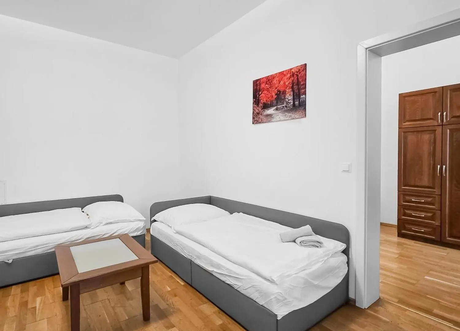 Elegant 3-Bedroom Getaway With Balcony For Groups Up To 7 Vienna