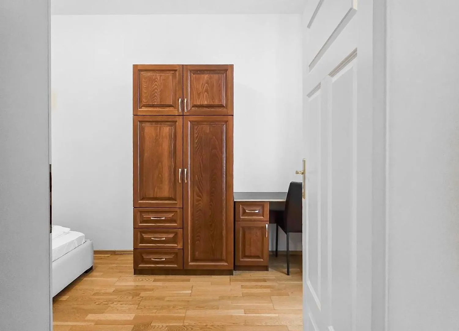 Apartment Elegant 3-Bedroom Getaway With Balcony For Groups Up To 7 Vienna