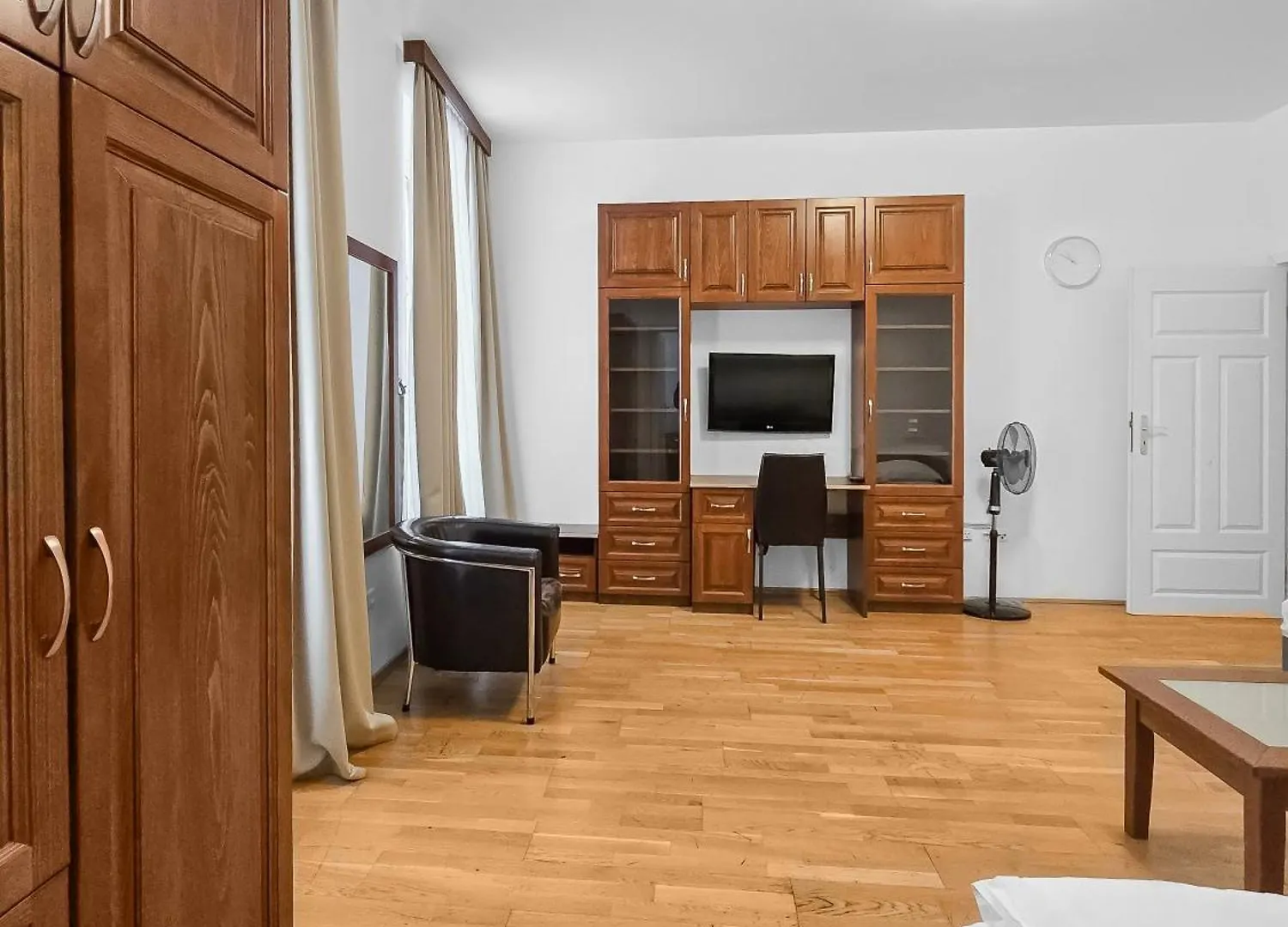 Elegant 3-Bedroom Getaway With Balcony For Groups Up To 7 Vienna 0*,  Austria