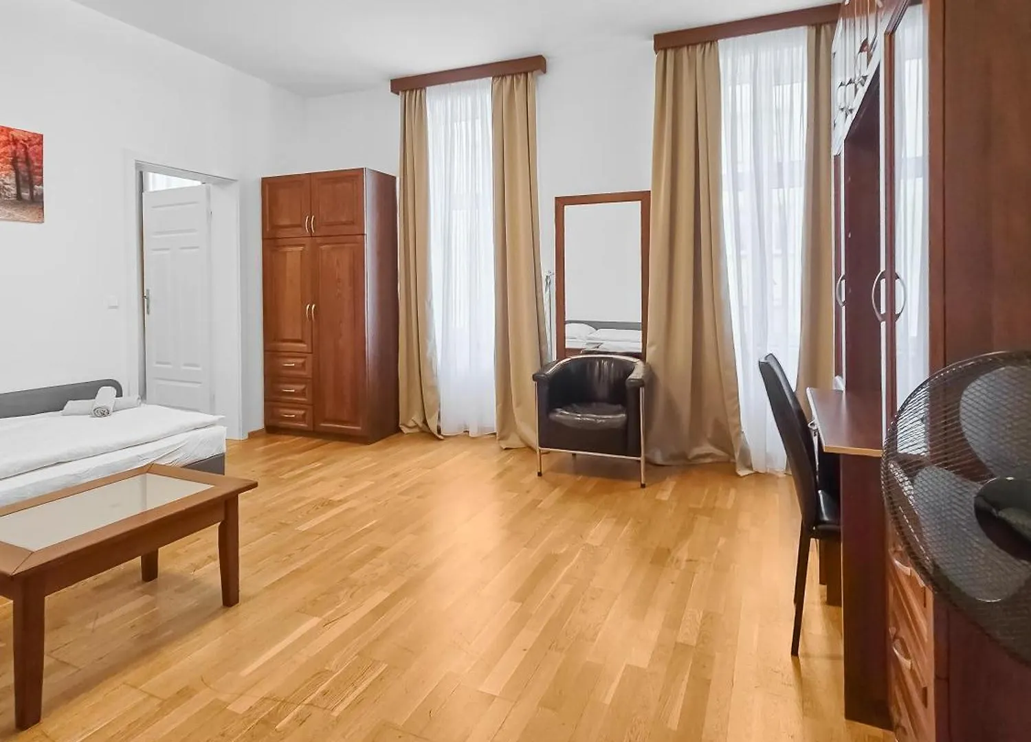 Apartment Elegant 3-Bedroom Getaway With Balcony For Groups Up To 7 Vienna Austria