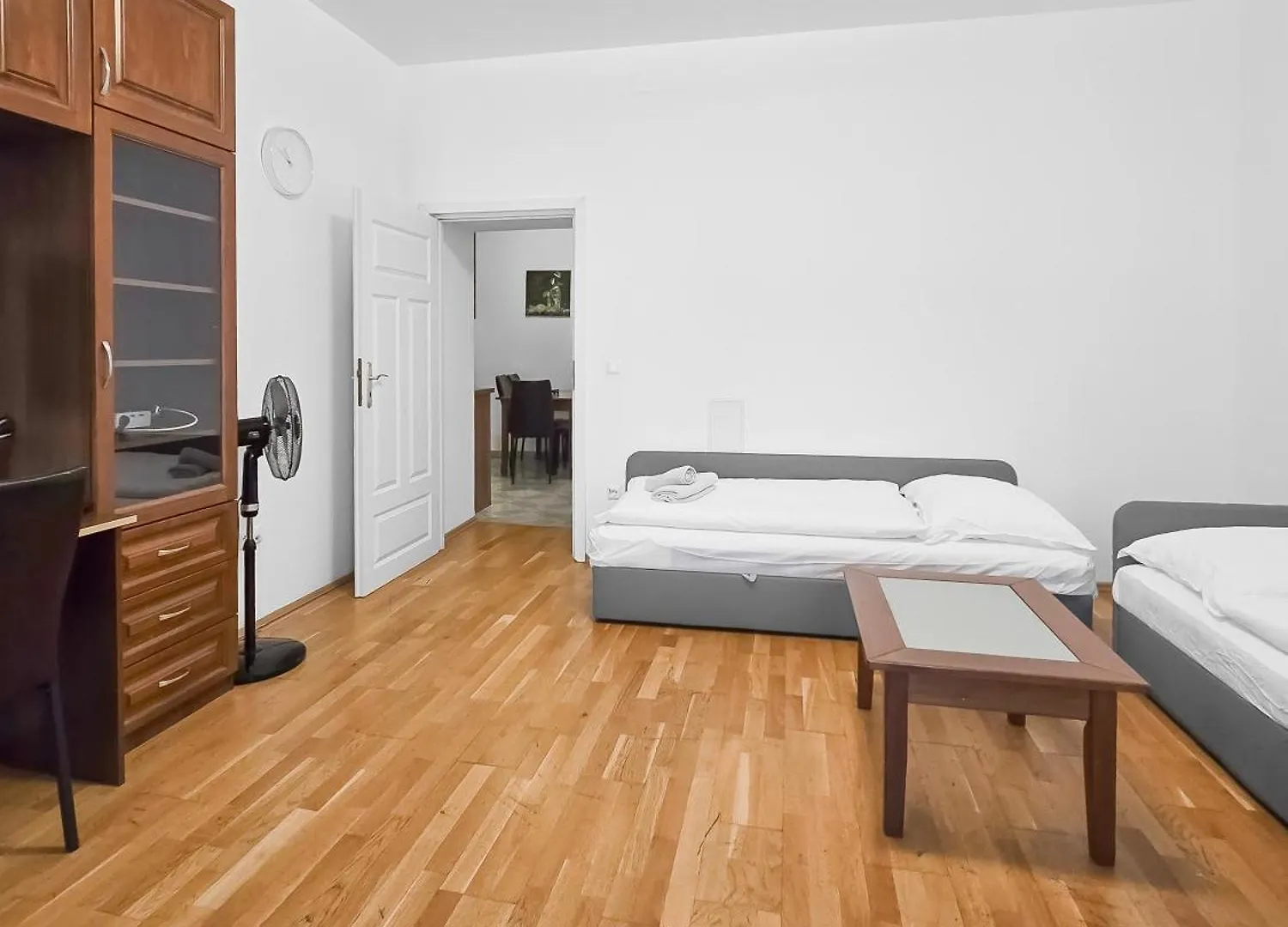 Elegant 3-Bedroom Getaway With Balcony For Groups Up To 7 Vienna