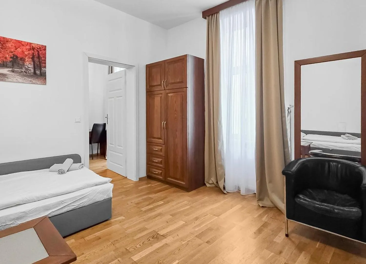 Apartment Elegant 3-Bedroom Getaway With Balcony For Groups Up To 7 Vienna Austria