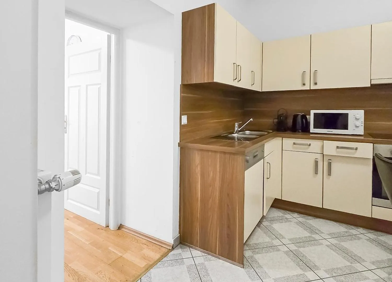 Elegant 3-Bedroom Getaway With Balcony For Groups Up To 7 Vienna 0*,