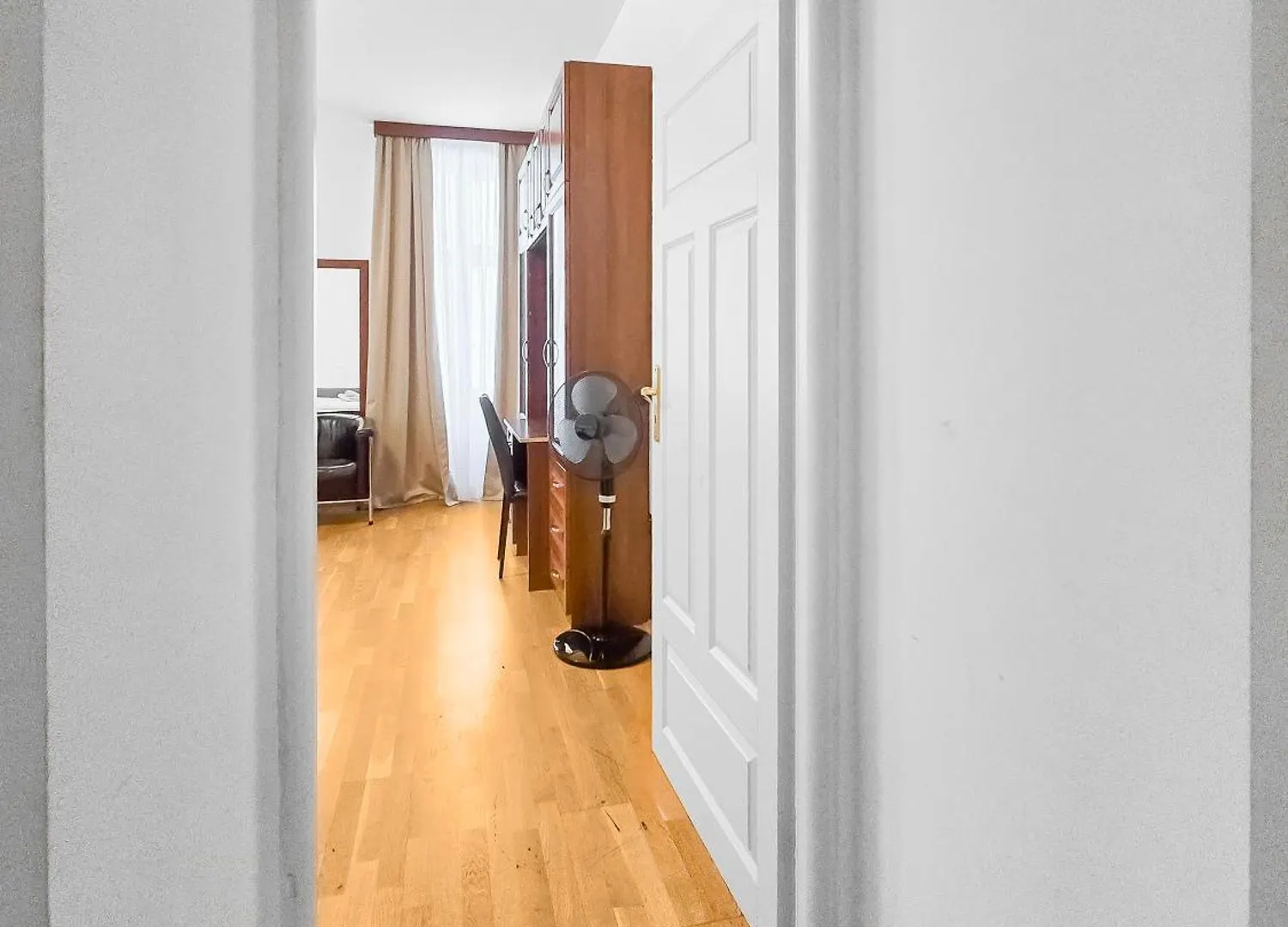 Elegant 3-Bedroom Getaway With Balcony For Groups Up To 7 Vienna 0*,  Austria