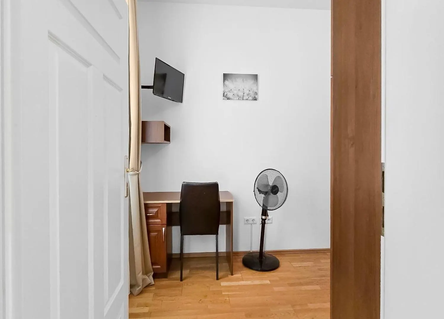 Elegant 3-Bedroom Getaway With Balcony For Groups Up To 7 Vienna Apartment