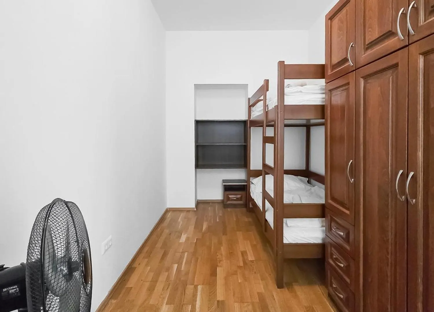 Elegant 3-Bedroom Getaway With Balcony For Groups Up To 7 Vienna Apartment