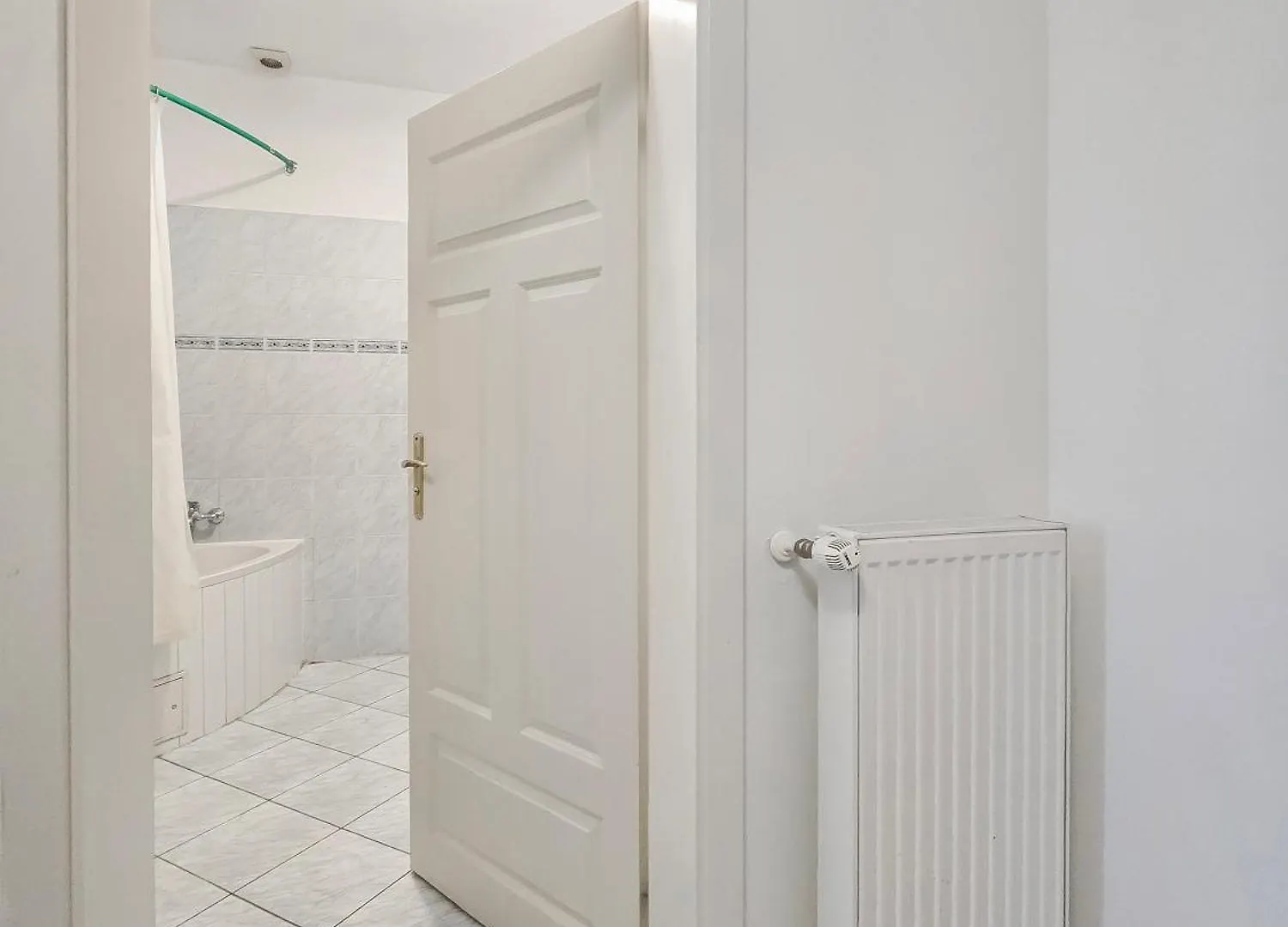 Apartment Elegant 3-Bedroom Getaway With Balcony For Groups Up To 7 Vienna Austria